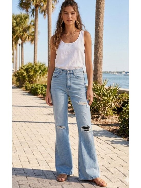 Levi's Denim - Women's - Levi's 70's High Flare Jeans, Size 28